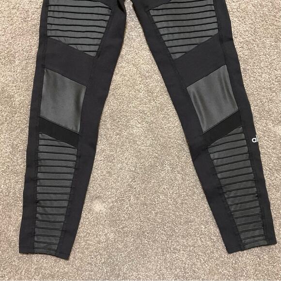 Alo Yoga High Waisted Moto Leggings Women's XS Black Faux Leather Skinny 29" - Picture 8 of 8